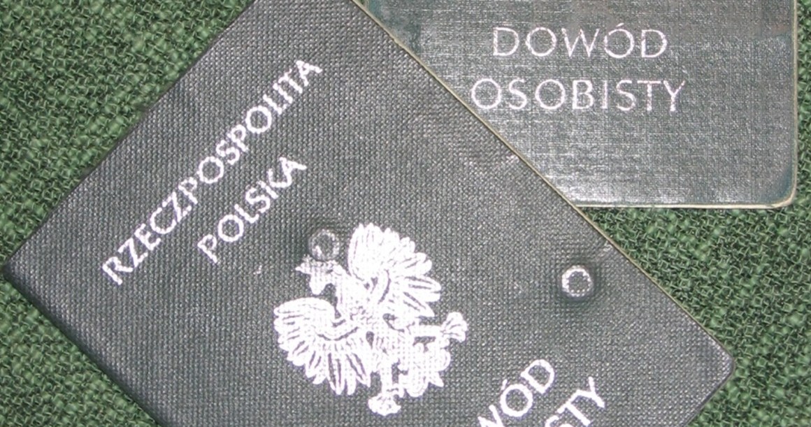 Stary dowód osobisty może pomóc w potwierdzeniu stażu pracy, gdy nie posiadamy innych dokumentów /Julo/Wikimedia Commons/Domena publiczna /