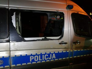 Starzyna: Kolejna próba przekroczenia granicy. Uszkodzono policyjne radiowozy