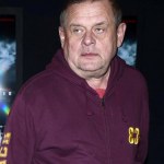 multi-kulti Staszewski dopiero co trafił do szpitala, a już pojawił się na premierze. Towarzyszyła mu ukochana