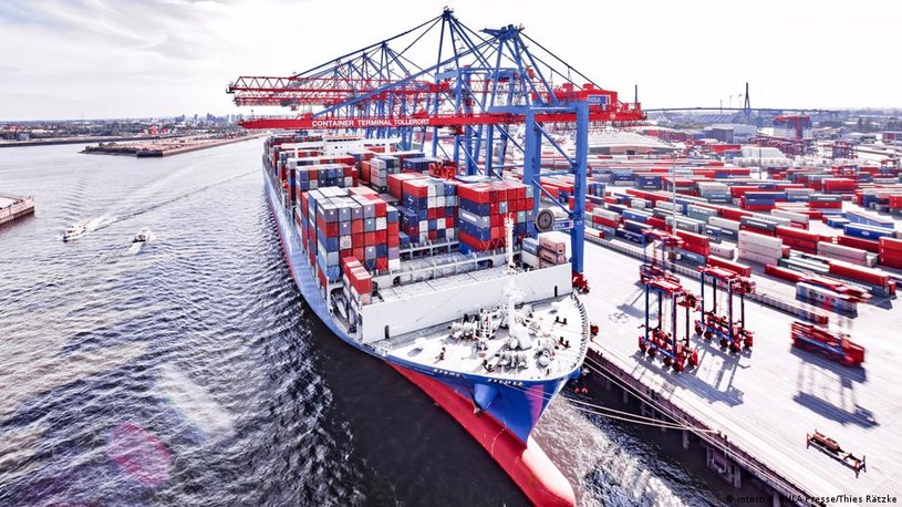 Statek chińskiego koncernu COSCO w porcie w Hamburgu /Deutsche Welle