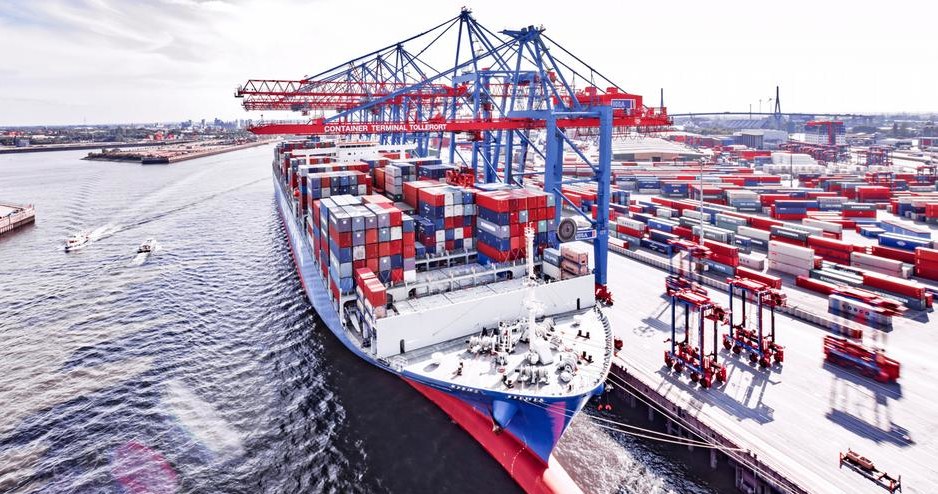 Statek chińskiego koncernu COSCO w porcie w Hamburgu /Deutsche Welle