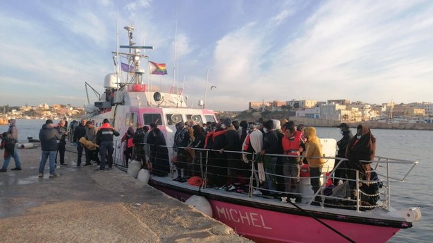 Statek Louise Michel w porcie w Lampedusie /ELIO DESIDERIO /PAP/EPA