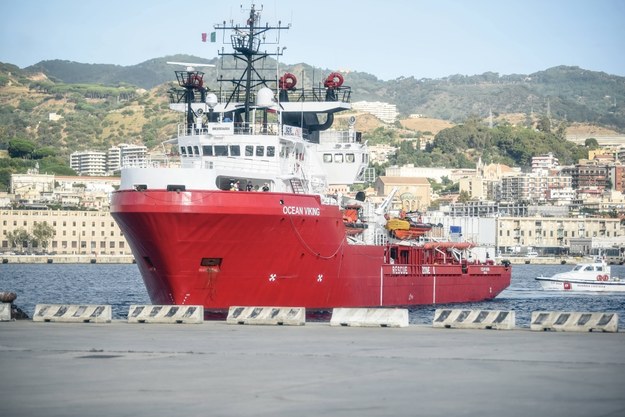Statek "Ocean Viking" opuściło 182 migrantów /FRANCESCO ALGERI /PAP/PA