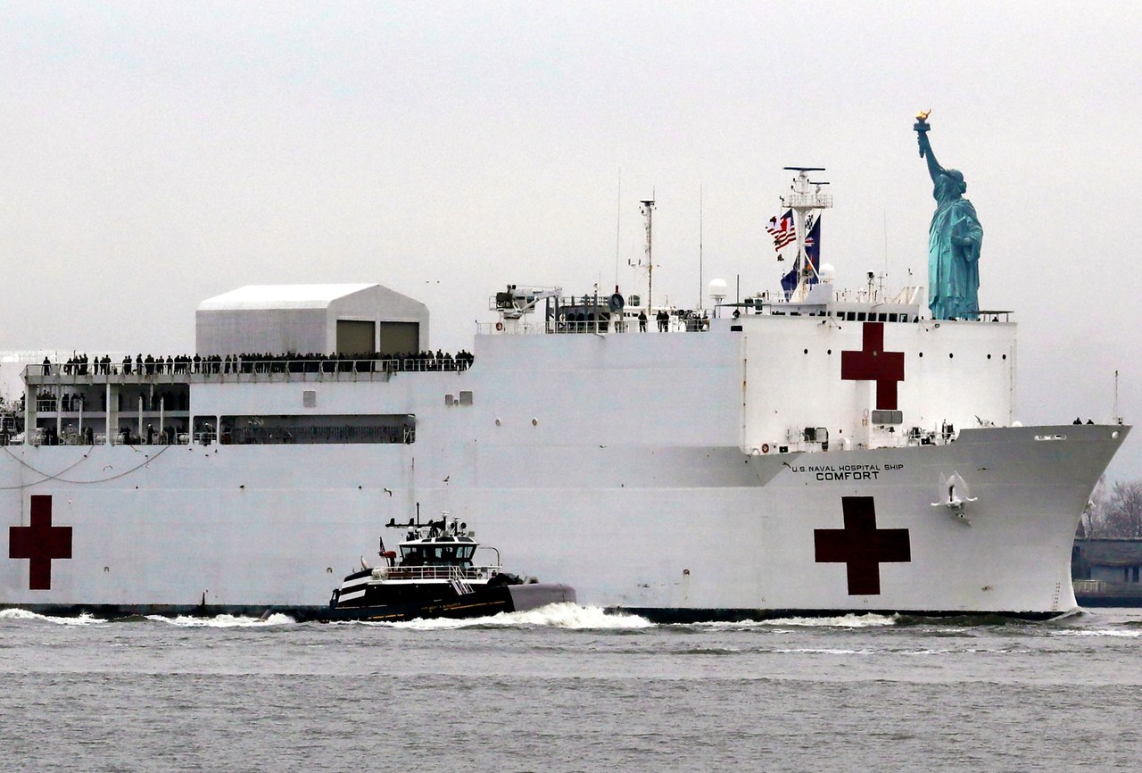 Statek-szpital zawinął do Nowego Jorku. Szpital polowy powstaje w Central Parku