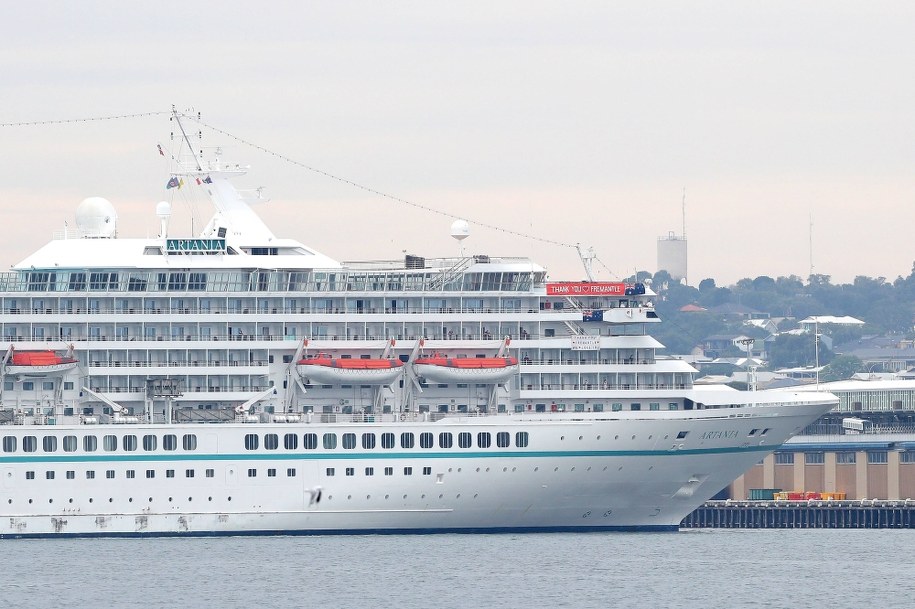 Statek z 1200 pasażerami wypłynął z Hamburga w grudniu ubiegłego roku /RICHARD WAINWRIGHT /PAP/EPA