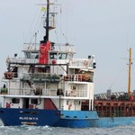 Statek z imigrantami płynie w kierunku brzegów Apulii