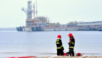 Statek z komercyjnym ładunkiem gazu skroplonego nie wpłynął do Świnoujścia. Zatrzymała go pogoda