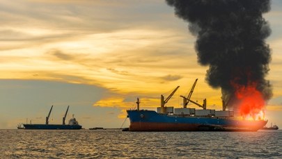 Statek z luksusowymi autami płonął. Załoga nie czekała