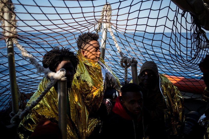 Statek z migrantami na Morzu Śródziemnym /Federico Scoppa /AFP