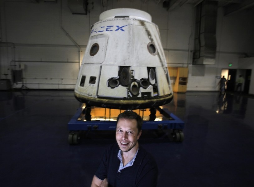 Statek zaprojektowany przez SpaceX ma zabrać na pokład 2 osoby /Brian van der Brug /East News
