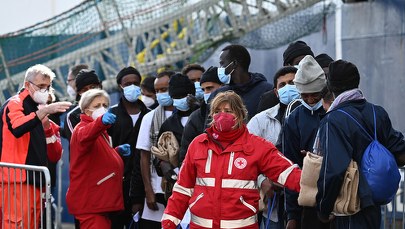 Statki z ponad 500 migrantami wpłynęły do włoskich portów