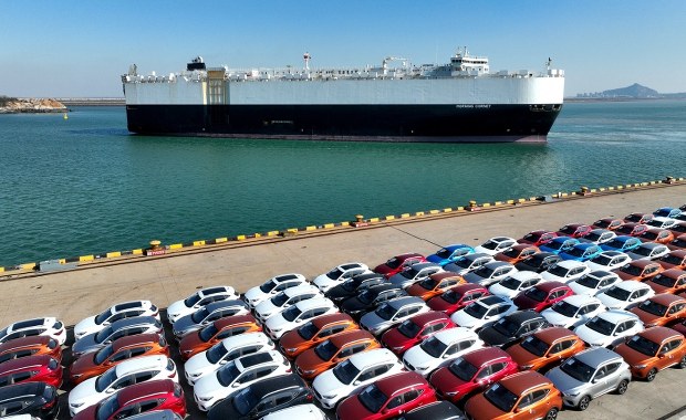 Statki z tysiącami luksusowych aut nie dotarły do Dubaju