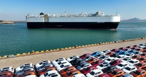 Statki z tysiącami luksusowych aut nie dotarły do Dubaju