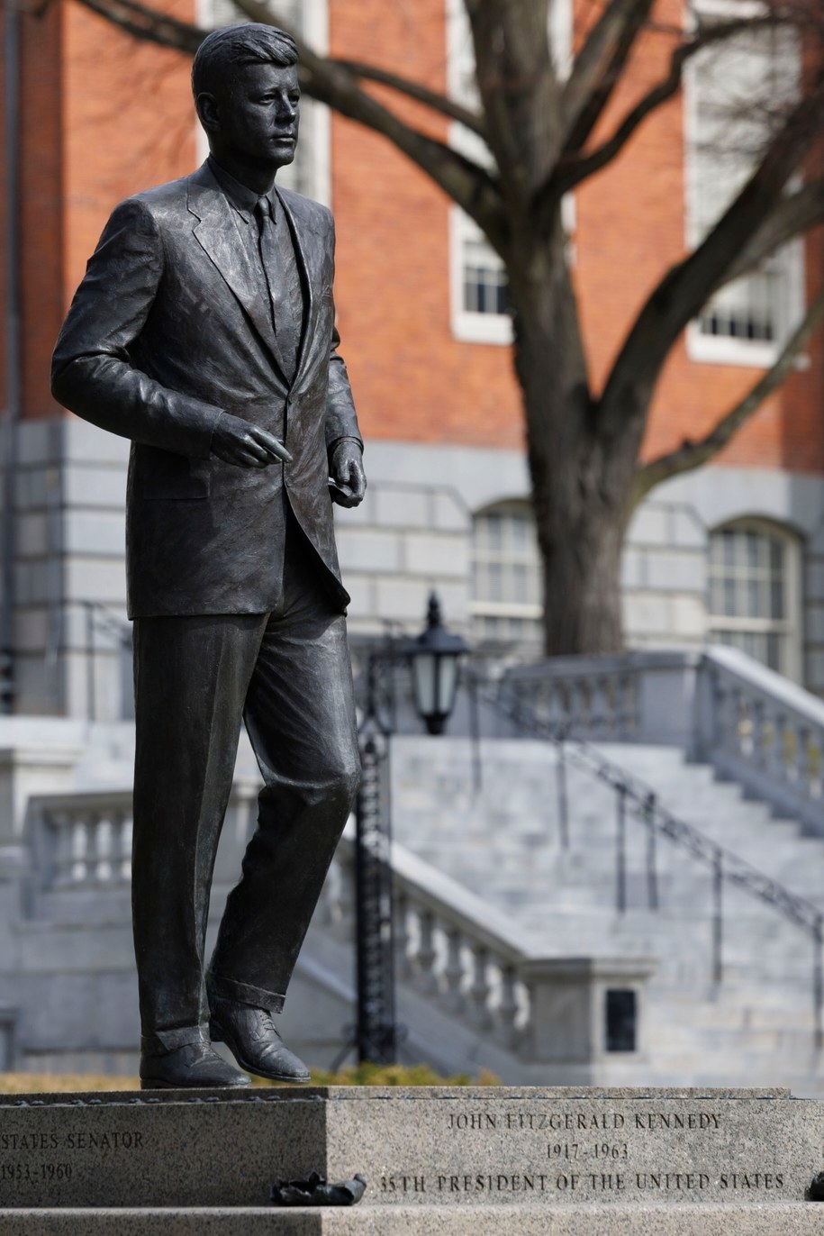 Statua Johna F. Kennedy'ego w Bostonie /CJ GUNTHER /PAP/EPA
