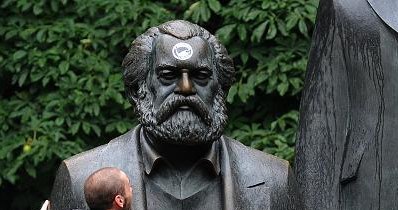 Statua Karola Marksa w Berlinie /AFP