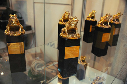 Statuetki Złotych Żab, fot. z oficjalnej strony festiwalu /