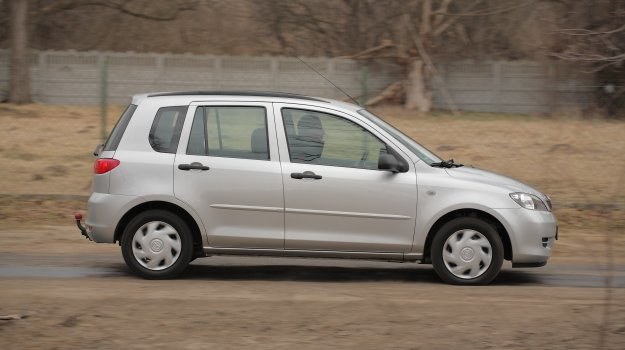 Statystycznie najbardziej problematycznym silnikiem w Maździe 2 jest diesel. Benzynowe nie psują się prawie wcale. /Motor