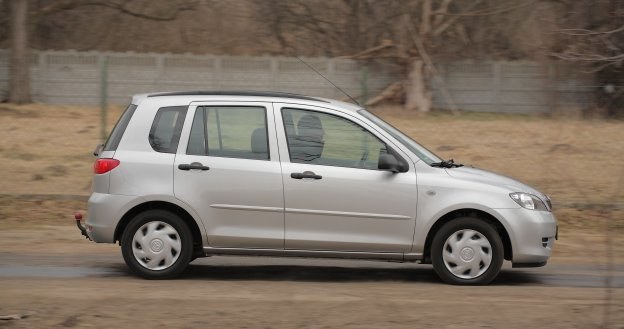 Statystycznie najbardziej problematycznym silnikiem w Maździe 2 jest diesel. Benzynowe nie psują się prawie wcale. /Motor