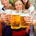 Statystyczny dorosły Polak pije rocznie 99 litrów piwa