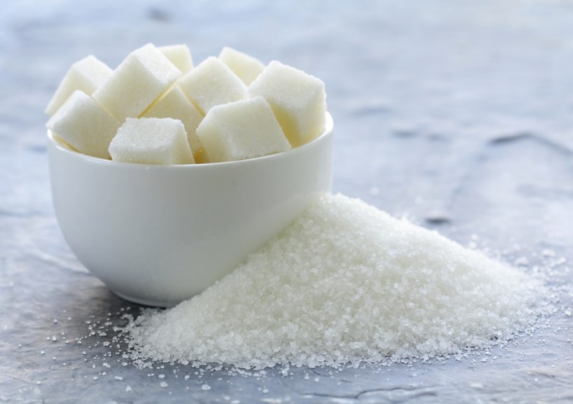 Statystyczny Polak spożywa za dużo cukru - 25 łyżeczki dziennie (jedna łyżeczka to 5 g) i 40 kg rocznie /123RF/PICSEL