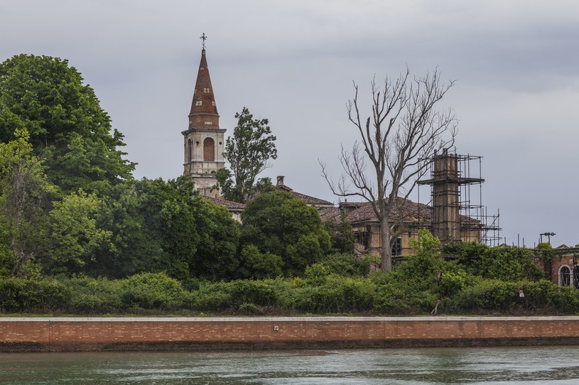 Statystyki dowodzą tragicznej historii wyspy Poveglia /Marco Di Lauro /Getty Images