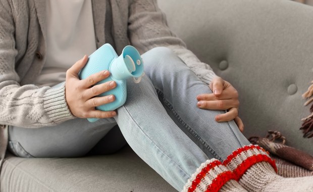 Stawy zimą. Mróz potęguje ból