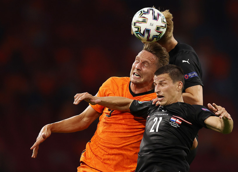 Stefan Lainer w reprezentacji Austrii i Luuk de Jong /Dean Mouhtaropoulos /Getty Images