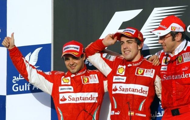 Stefano Domenicalli (z prawej) na podium Grand Prix Bahrajnu /AFP