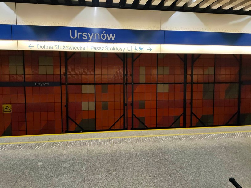 Stelaże zamontowane na stacji Ursynów /Wiktor Kazanecki /INTERIA.PL
