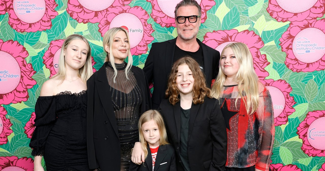 Stella Spelling, Tori Spelling, Beau Spelling, Dean McDermott, Finn Spelling i Hattie Spelling w 2023 roku /Stefanie Keenan /Getty Images