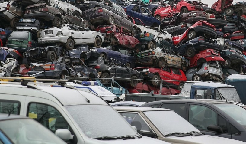 Stellanits, wraz z firmą Galloo, powołuje do życia spółkę mającą zajmować się recyklingiem aut. /Tomasz Kawka /East News