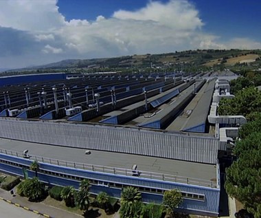 Stellantis i Mercedes zbudują wspólnie fabrykę baterii dla "elektryków"