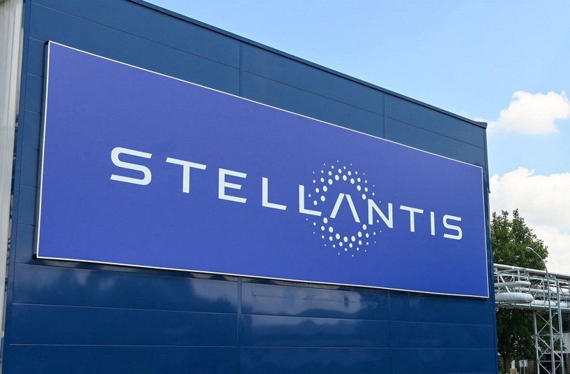 Stellantis ogłosił koniec eksportu do Rosji, ale nadal produkuje tam samochody /AFP
