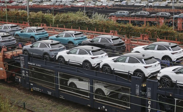 Stellantis zamraża produkcję, wysyła tysiące pracowników na urlopy 