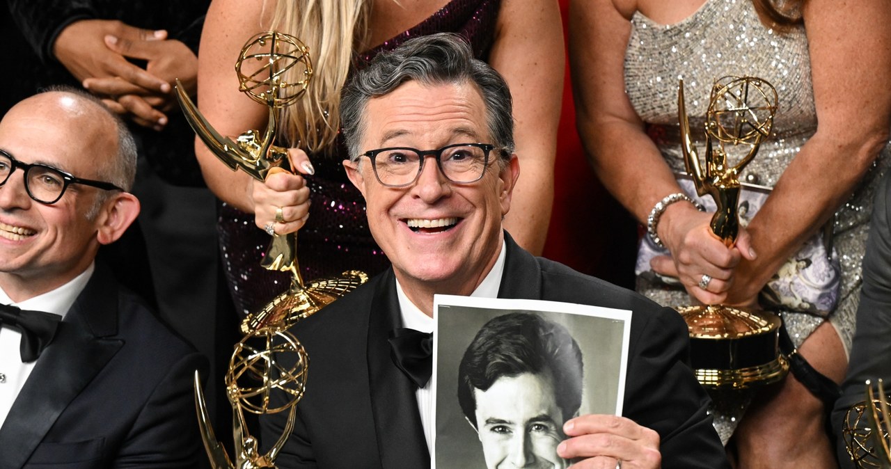 Stephen Colbert z nagrodą Emmy /Gilbert Flores / Contributor /Getty Images