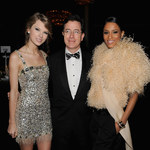 Stephen Colbert zaśpiewał piosenkę o rozstaniu Taylor Swift i Toma Hiddlestona 