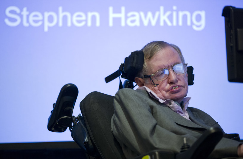 Stephen Hawking ma dość egzotyczną wizję przyszłości Ziemi /AFP