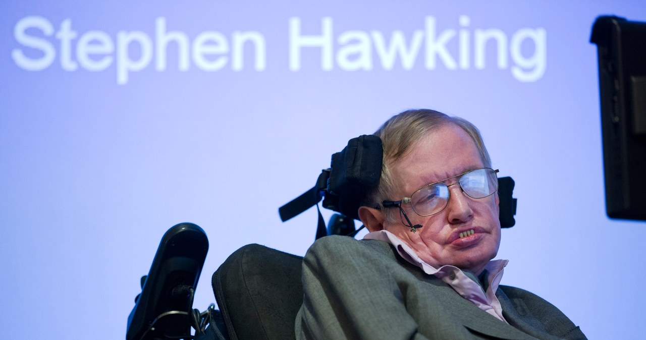 Stephen Hawking ma dość egzotyczną wizję przyszłości Ziemi /AFP