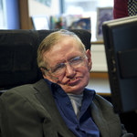 Stephen Hawking: Mamy 100 lat, aby opuścić Ziemię
