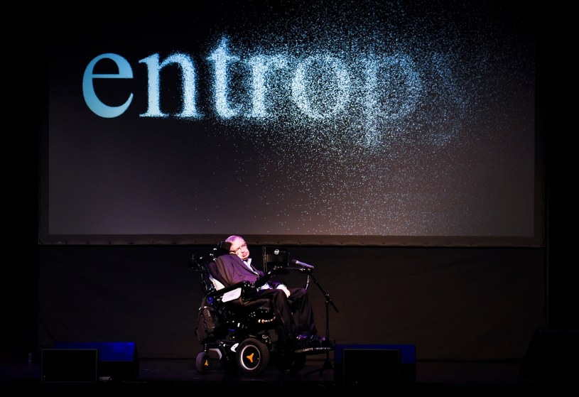 Stephen Hawking ostrzega przed kosmitami /AFP