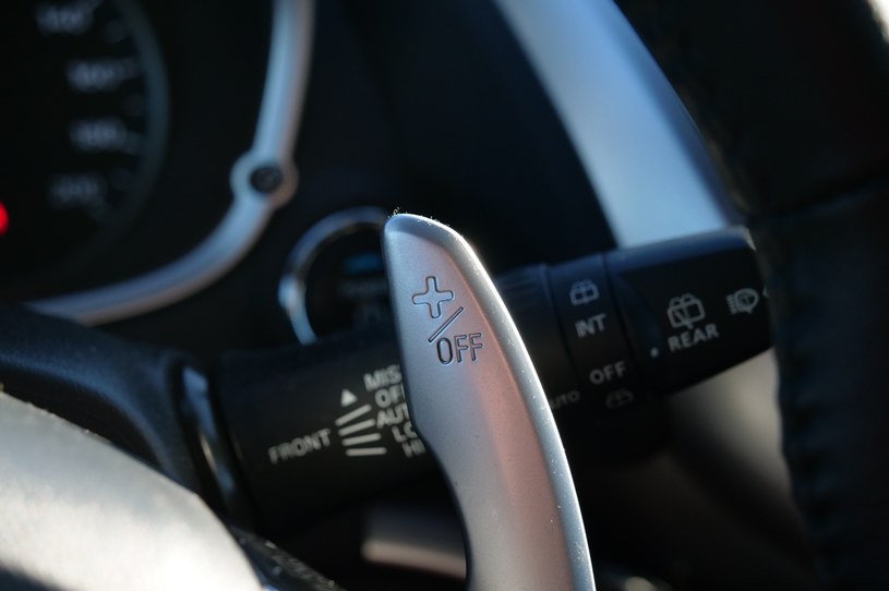 The 5-step adjustment system is controlled by paddles on both sides of the steering wheel / Karol Biela /INTERIA.PL