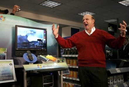 Steve Ballmer ekscytuje się Vistą /AFP
