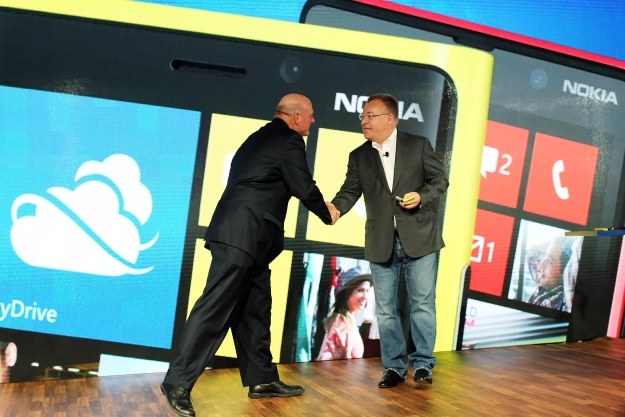 Steve Ballmer i Stephen Elop /AFP