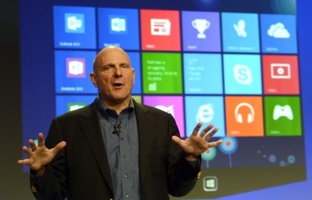 Steve Ballmer, podczas premiery Windows 8 w zeszłym roku /AFP