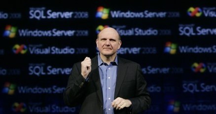 Steve Ballmer, prezes Microsoft, podczas premiery w Los Angeles /AFP