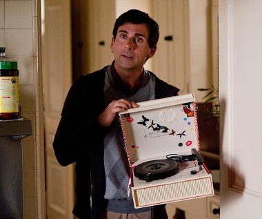 Steve Carell w scenie z filmu "Przyjaciel do końca świata"