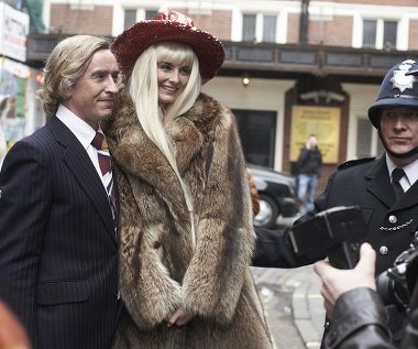 Steve Coogan i Tamsin Egerton w filmie "Prawdziwa historia króla skandali"