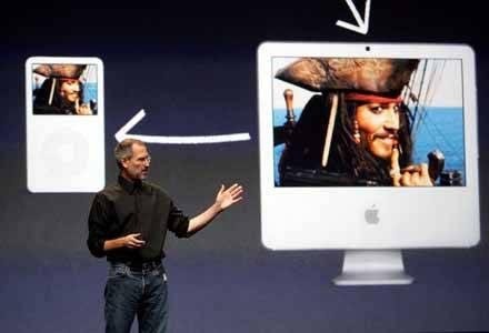 Steve Jobs i usługa wideo w ITunes /AFP