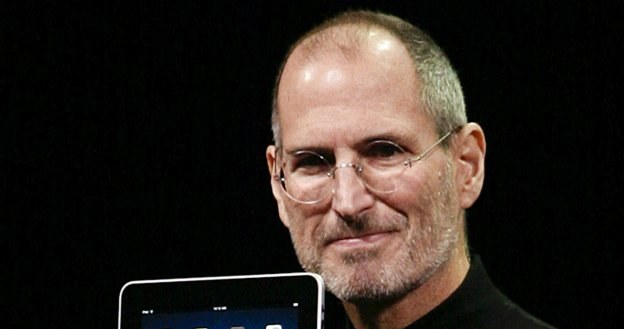 Steve Jobs, prezes firmy Apple, z iPadem /AFP