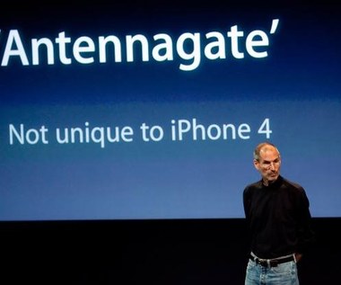 Steve Jobs przeprasza za problemy z iPhone 4